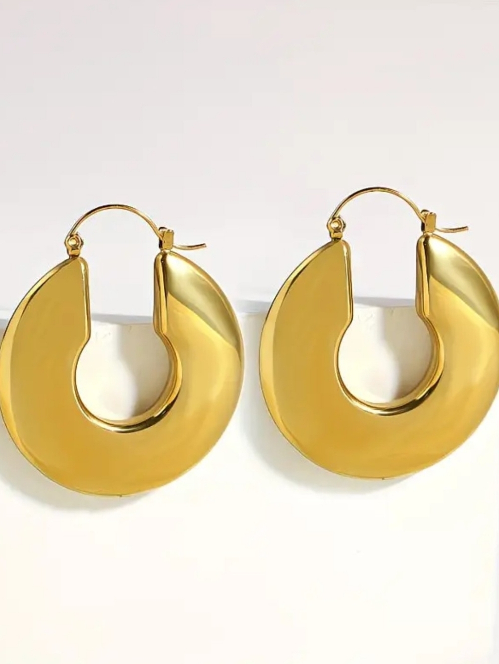 Chucky gold hoop earrings; 1.57" round; nwot
